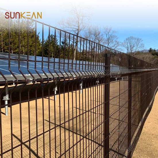Powder coated wire mesh fence